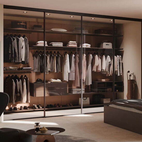 Einbauschrank mit Glasschiebetüren